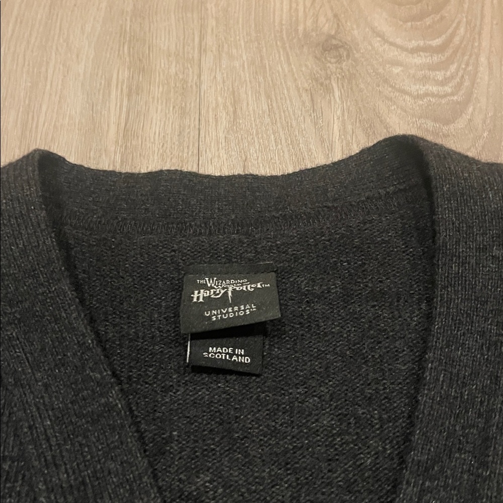 Cardigan Scottish wool sweater size Medium - Picture 2 of 6